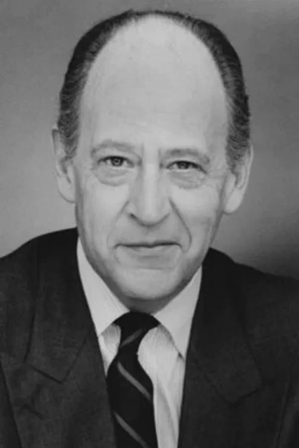 Earl  Boen