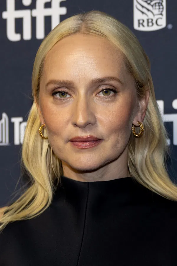 Mona  Fastvold