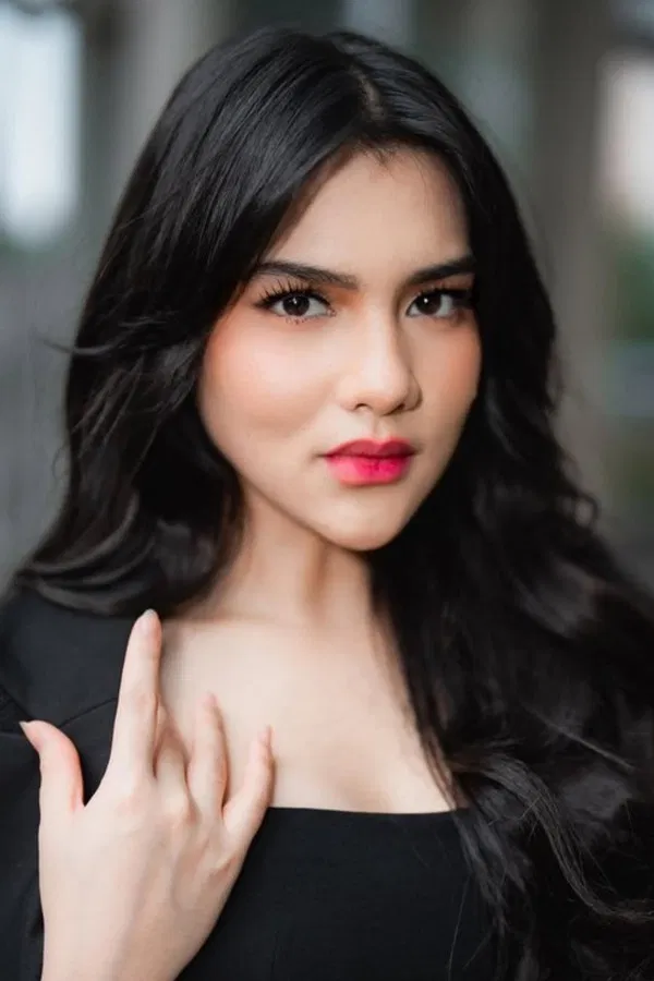 Davina  Karamoy