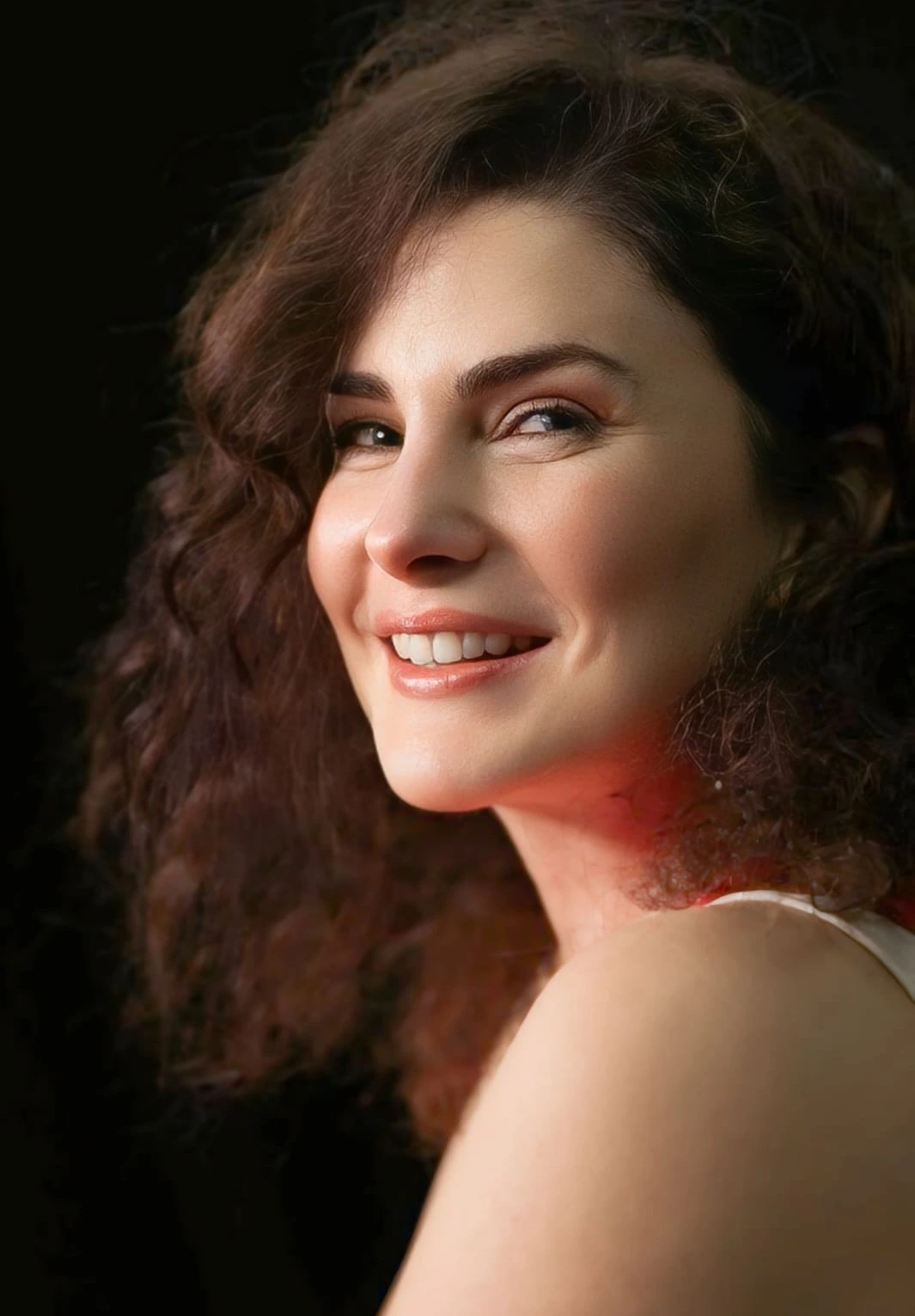 Ece Özdikici 