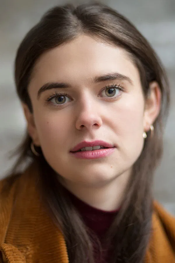 Alison  Oliver