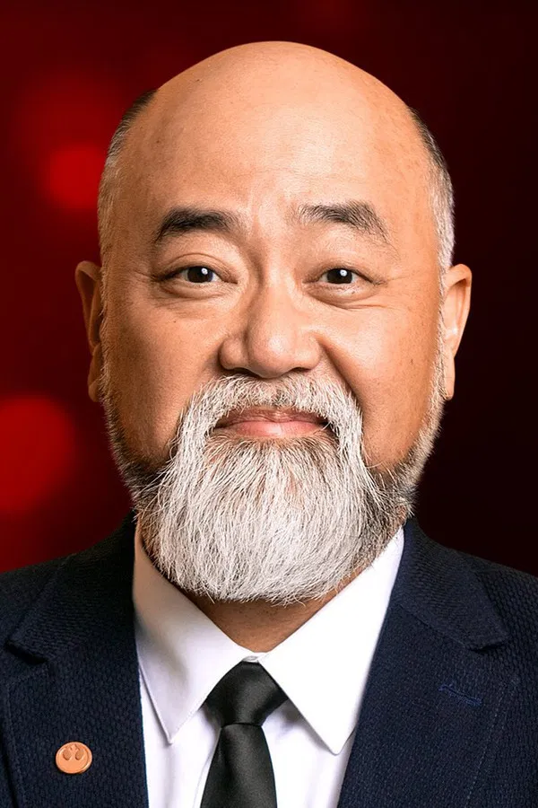 Paul Sun-Hyung  Lee