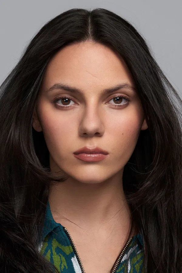 Dafne  Keen