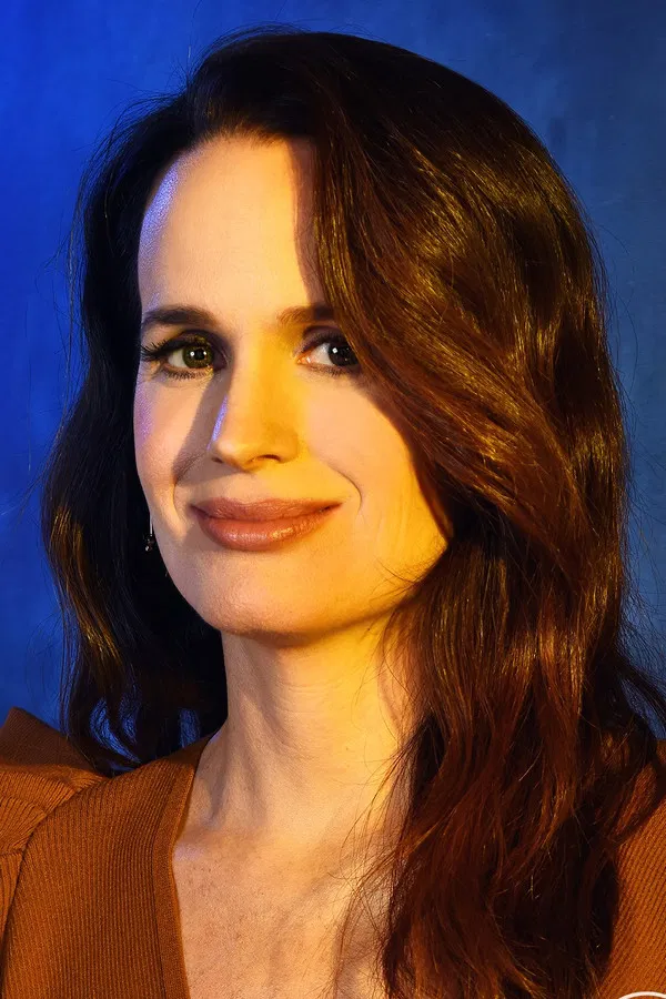 Elizabeth  Reaser