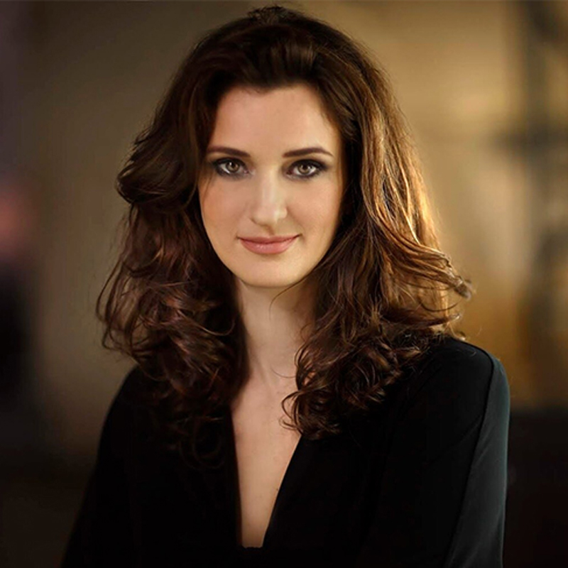 Anjelika Akbar