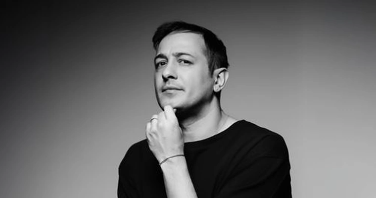 Sarp Apak "Tek Kişilik Gösteri"
